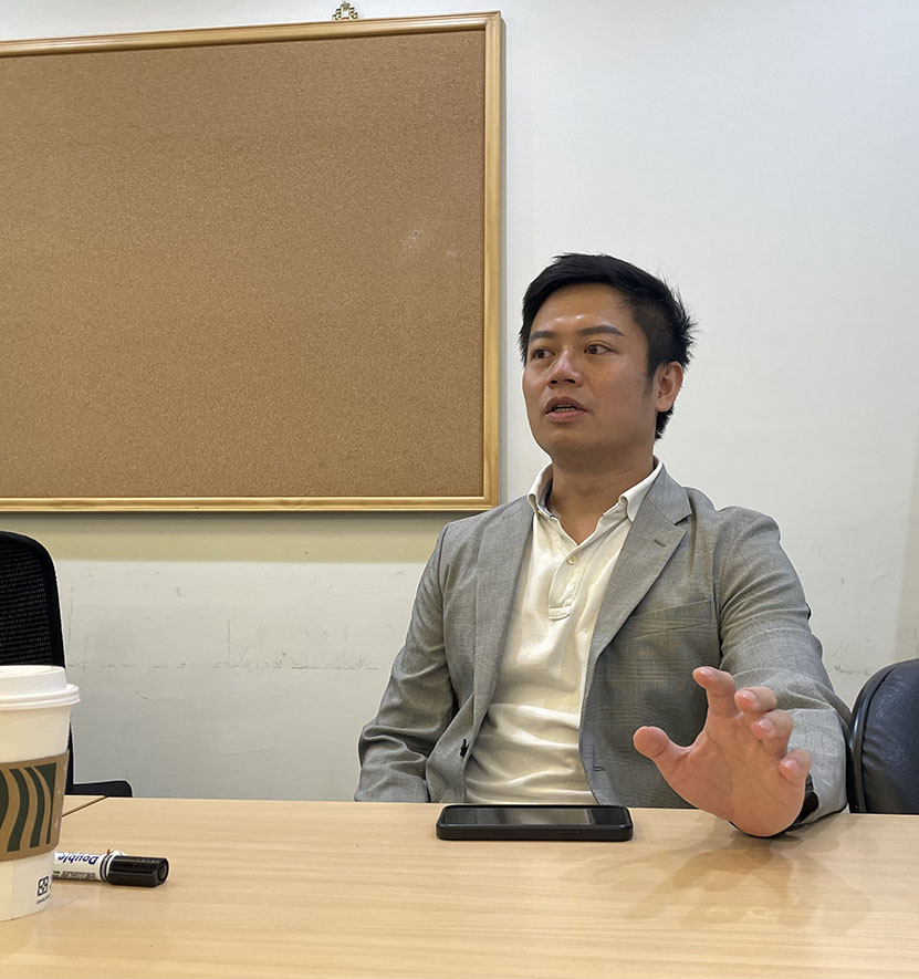 藉由自身的專業及經驗，幫助別人實現夢想是一件幸福的事。